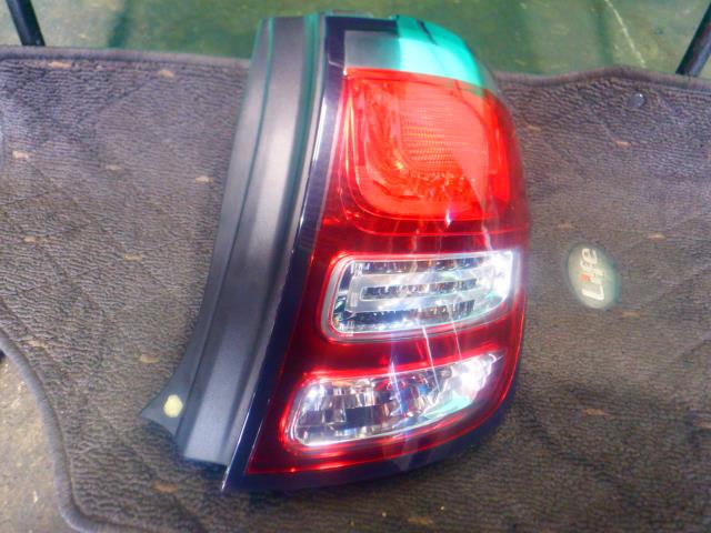 【中古】中古部品 シトロエン C3 A5HM01 右テールランプ 【3340140100-000024232115500】