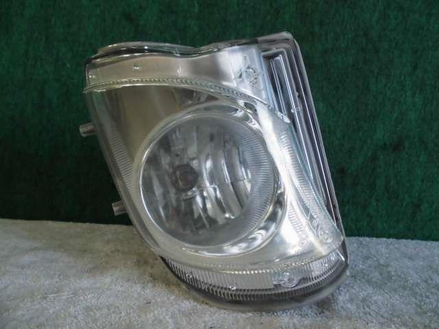 【中古】中古部品 レクサス IS GSE20 右フォグランプ 【3310420000-000002304010850】