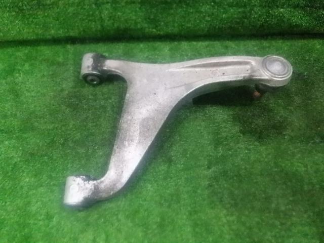 【中古】中古部品 スカイライン HNV37 右リアアッパアーム 【3330420100-241009000251830】