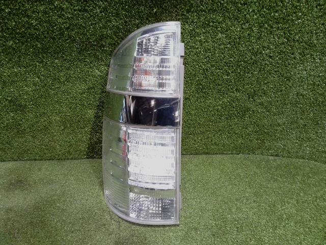 【中古】中古部品 ノア AZR60G 左テールランプ 【3260300000-241025000415600】