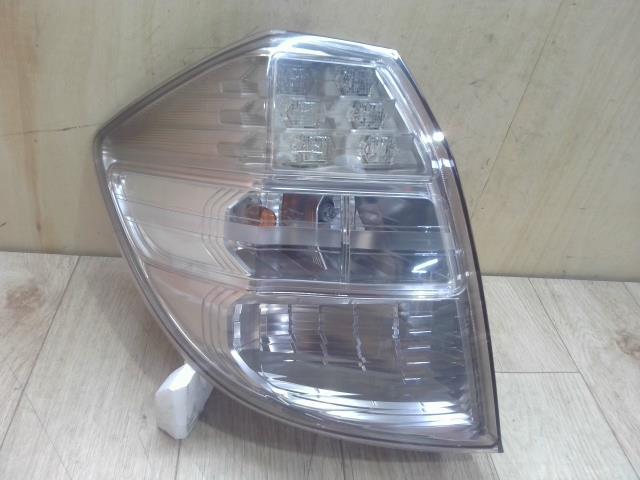 【中古】中古部品 フィット GE8 左テールランプ 【3310390100-241009002415600】