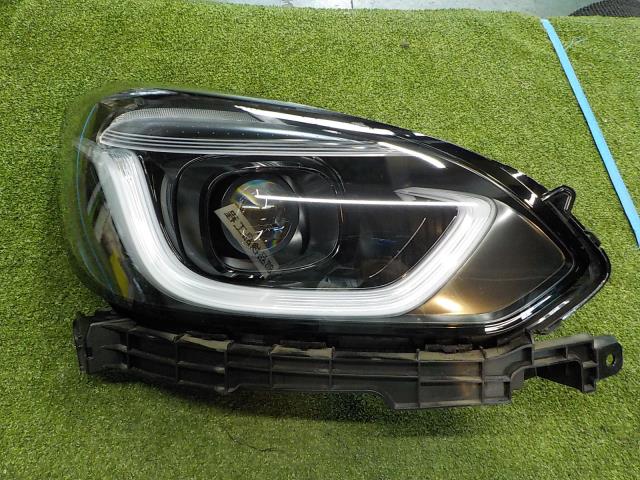 【中古】中古部品 フィット GR3 右ヘッドランプ 【3260200000-241024000310800】