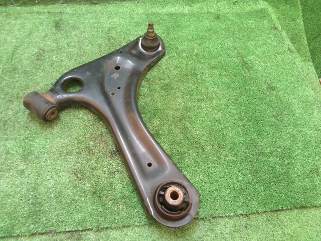 【中古】中古部品 ハイゼット S500P 右フロントロアアーム 【3260240000-241028000551720】