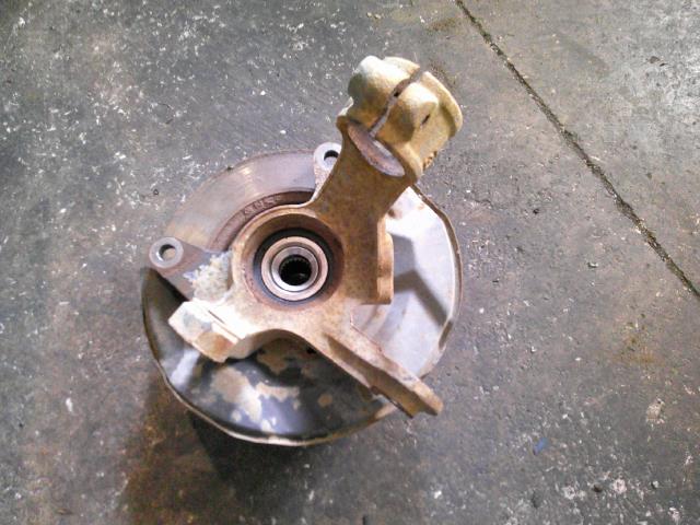 【中古】中古部品 アクティ HA7 左フロントナックルハブ 【3310410000-000243044744340】