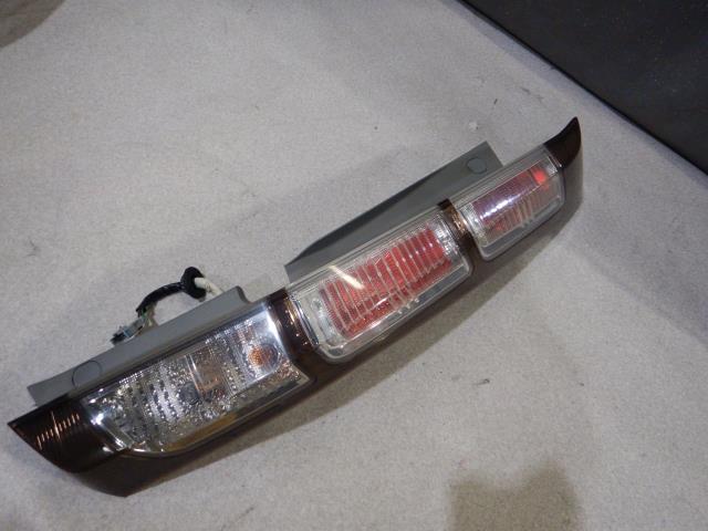 【中古】中古部品 ストリーム RN6 右テールランプ 【3330810100-241102000815500】