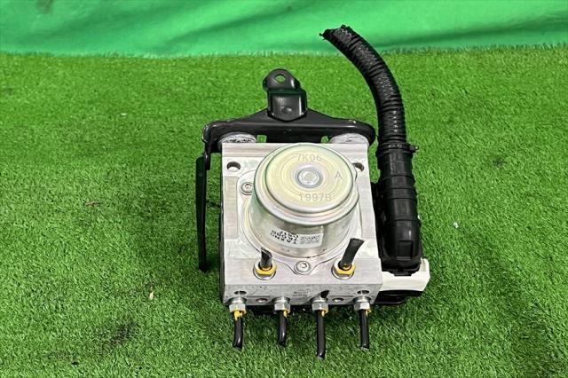 【中古】中古部品 フィット GP6 ABSアクチュエーター 【3330240100-002024658942500】