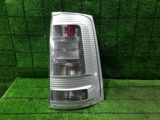 【中古】中古部品 シエンタ NCP85G 右テールランプ 【3330420100-241107000215500】