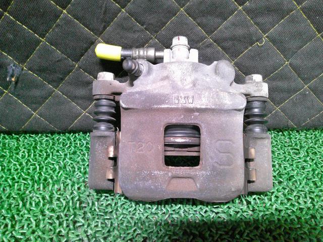 【中古】中古部品 エブリィ DA64V 左フロントキャリパー 【3330660100-000024329844360】