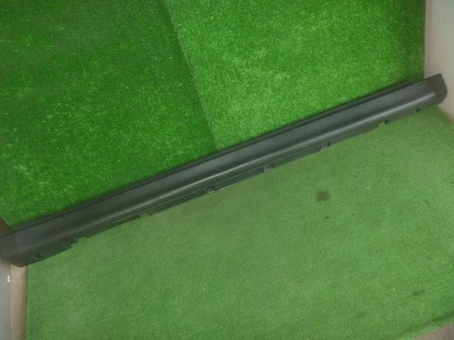 【中古】中古部品 ランサーカーゴ CVZNY12 右サイドステップ 【3330370100-000243030013700】