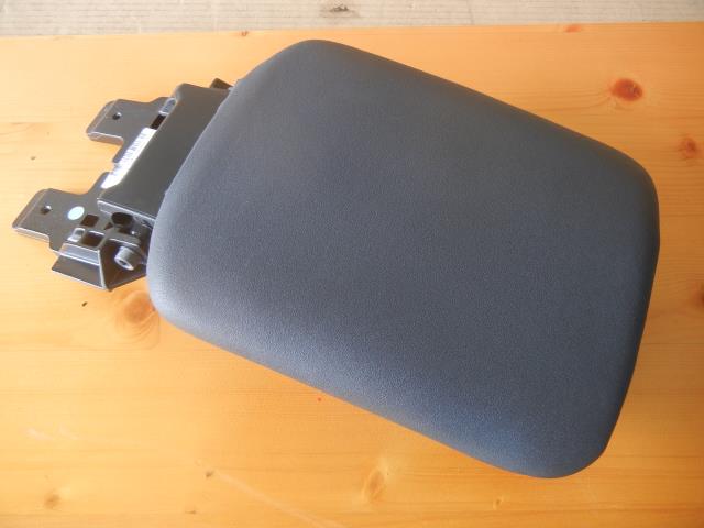 【中古】中古部品 ボルボ 50シリーズ MB4204S コンソールボックス 【3340220100-000225075977100】