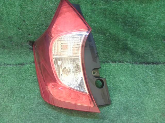 【中古】中古部品 ノート E12 左テールランプ 【3260240000-241120000215600】
