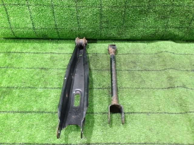 【中古】中古部品 クラウン GRS182 左リアロアアーム 【3330420100-241112000251840】