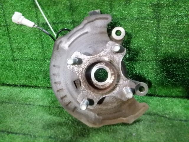 【中古】中古部品 スペーシア MK42S 右フロントナックルハブ 【3330420100-241119000244310】
