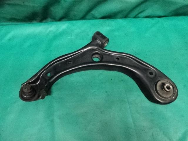 【中古】中古部品 N−BOX JF1 左フロントロアアーム 【3330990500-241128000251740】