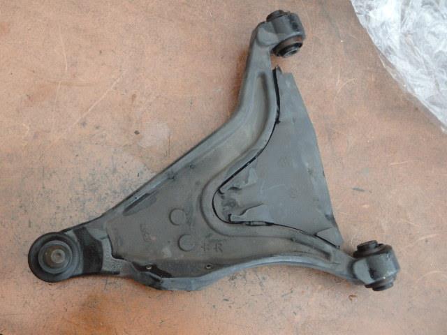 【中古】中古部品 ボルボ 70シリーズ 8B5244W 右フロントロアアーム 【3331010800-000022796351720】