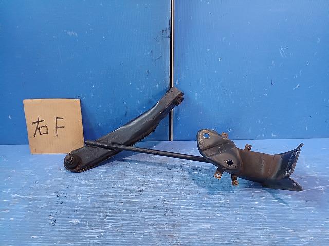【中古】中古部品 ハイゼット S83P 右フロントロアアーム 【3310050100-230927000151720】