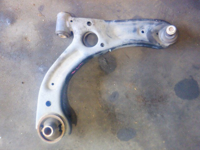 【中古】中古部品 ムーヴ LA150S 右フロントロアアーム 【3340140100-000024290351720】