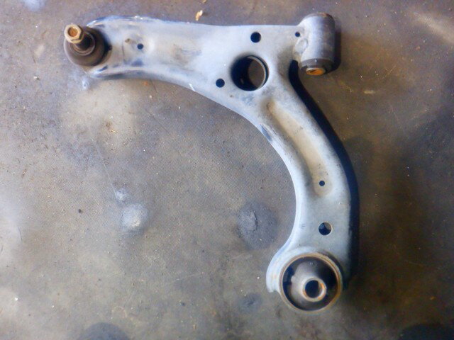 【中古】中古部品 ムーヴ LA150S 左フロントロアアーム 【3340140100-000024290351740】