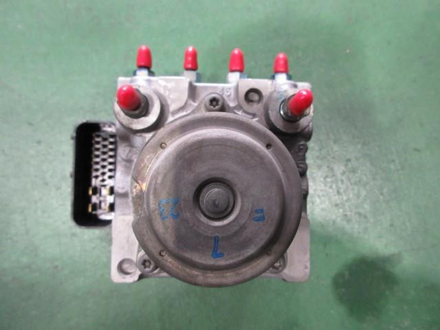 【中古】中古部品 ライフ JB5 ABSアクチュエーター 【3310590000-000008342242500】