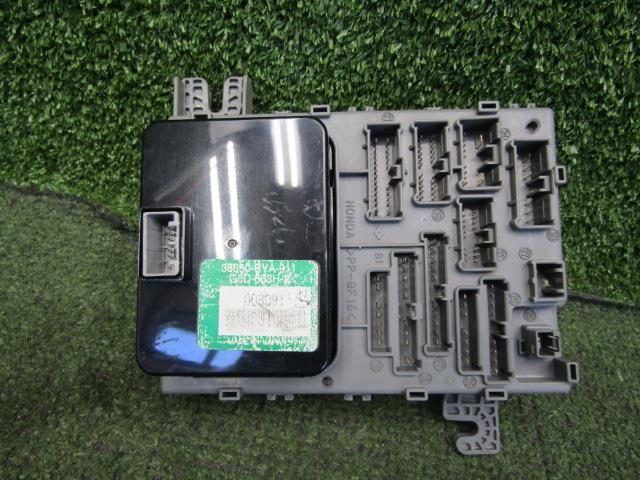 メーカー ホンダ 車名 ライフ 型式類別 15197-0016 グレード DIVAベンチ 認定型式 DBA-JB5 車両タイプ 5ドアハッチバック 年式 H19/11 シフト 4DT 駆動 4×2 通称型式 JB5 エンジン型式 P07A ミッション型式 アクスル型式 車体色 黒パール ナイトフォークブラックパール 車体色No B92P トリム色No 走行距離(Km) 199,237 メーカー純正品番 38200-SFA-922 部品メーカー品番 38650-SYA-911 保証 1ヶ月/1000km 付加情報 室内に付く分,始動テストOK,画像参照 商品情報 ※純正番号およびモデル番号は参考としてください。※リビルト部品を購入される際のお願い【再生部品】と表示されているものをリビルト部品と呼んでいます。リビルト部品の場合には、交換時に取り外した部品をご返却していただく場合があります。詳しくはこちら※大物商品(ドア・ボンネット・バンパー等)は個人宅への配送ができない場合がございます。その場合、最寄りの配送業者支店止め等の対応となりますので、あらかじめご了承ください。 ページ上部へ【中古】中古部品 ライフ JB5 ヒューズボックス 【3330200100-242148000067800】