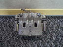 【中古】中古部品 プレサージュ NU30 右フロントキャリパー 【3330440100-241203000244330】