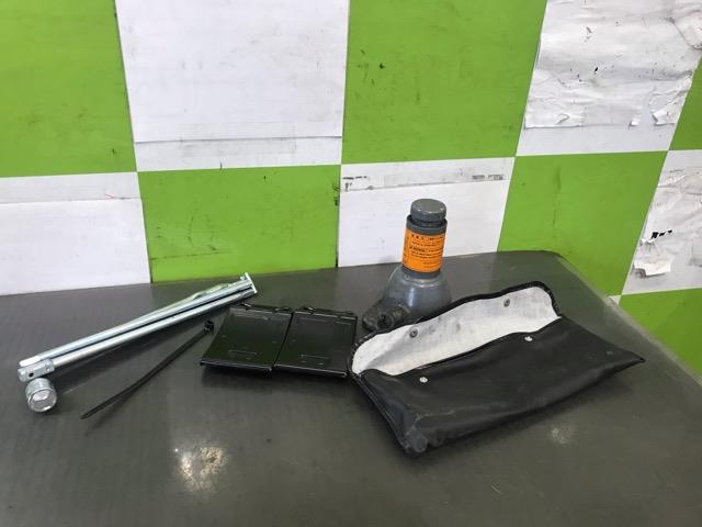 【中古】中古部品 キャラバン QGE25 ジャッキ 【3330530100-000005314277750】