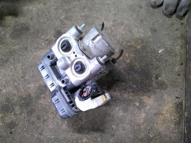 【中古】中古部品 クリッパー U71W ABSアクチュエーター 【3310410000-000243048042500】