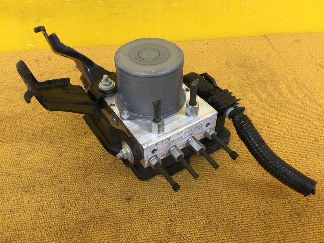【中古】中古部品 タント LA660S ABSアクチュエーター 【3330960100-000052396542500】