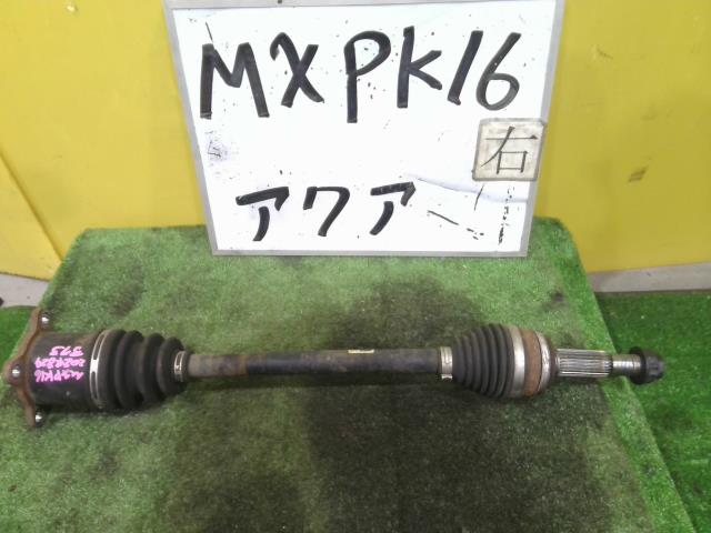 【中古】中古部品 アクア MXPK16 右リアドライブシャフト 【3331010600-241128001242300】
