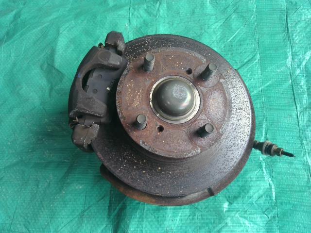 【中古】中古部品 キャリィ DA63T 右フロントナックルハブ 【3310090100-202412011844310】