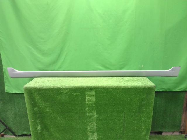 【中古】中古部品 シビック EU3 右サイドステップ 【3310200100-000021362713700】