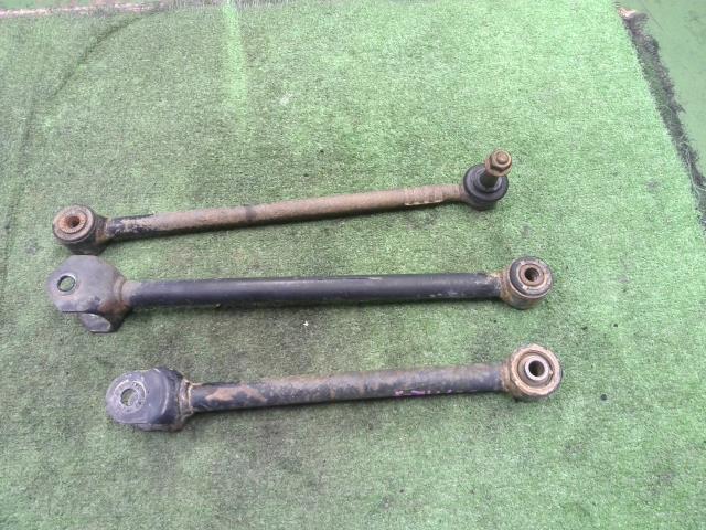 【中古】中古部品 MR−S ZZW30 左リアロアアーム 【3310200100-000021252951840】