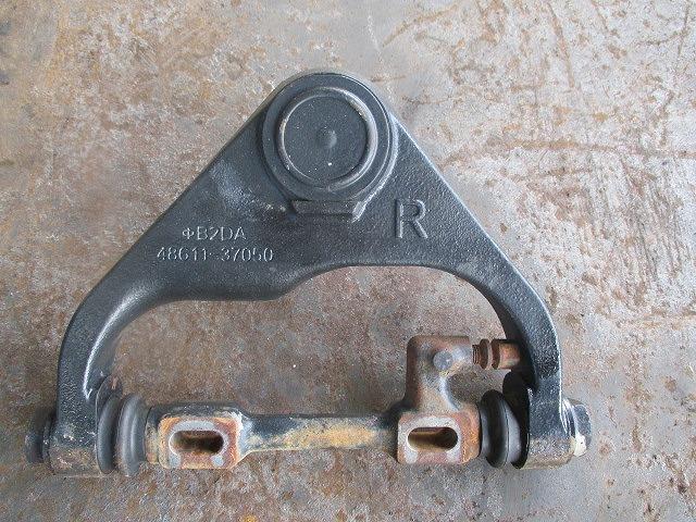 【中古】中古部品 デュトロ XZU675T 右フロントアッパアーム 【3310270100-000014475051730】