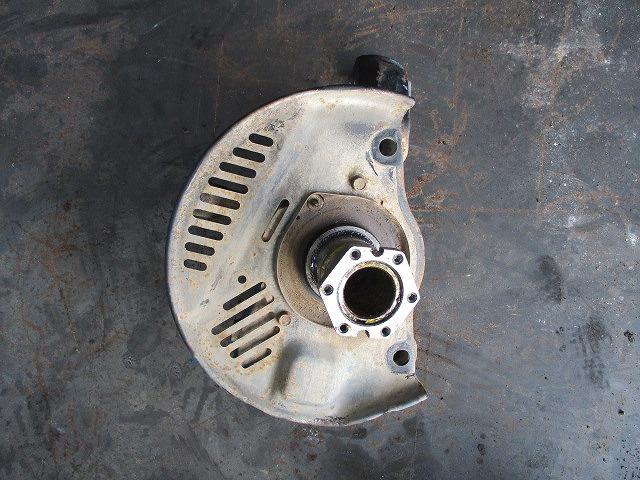 【中古】中古部品 デュトロ XZU675T 左フロントナックルハブ 【3310270100-000014475044340】