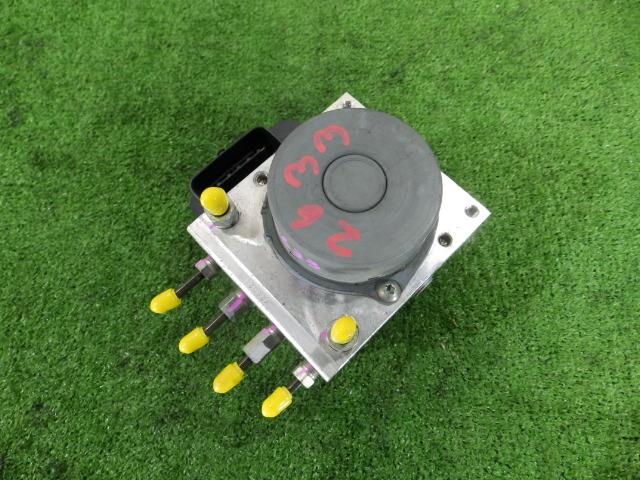 【中古】中古部品 ソリオ MA15S ABSアクチュエーター 【3260250000-000024263342500】