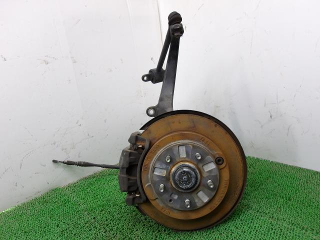 【中古】中古部品 ユーノス800 TA3Z 左リアナックルハブ 【3310250100-000243045344440】