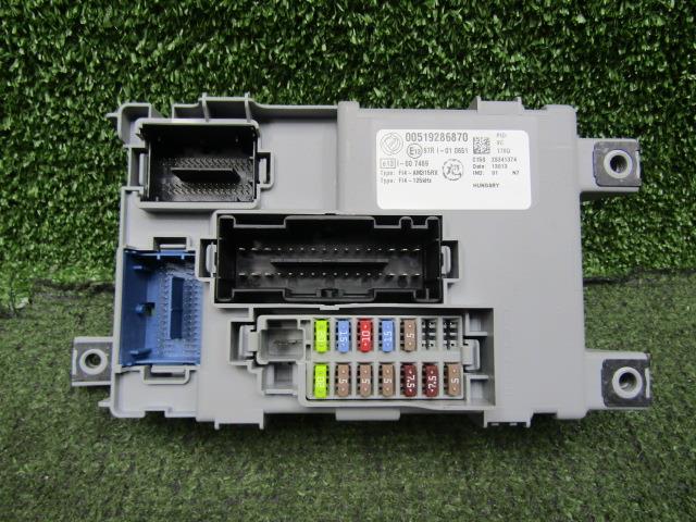 【中古】中古部品 アバルト 595 312142 ヒューズボックス 【3330200100-242160000067800】
