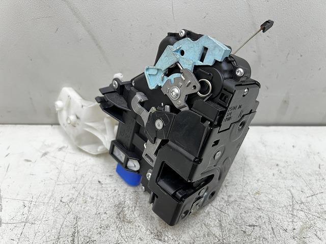 【中古】中古部品 VW ゴルフトゥーラン 1TCAV 右フロントドアロックソレノイド 【3310070100-000090765464550】