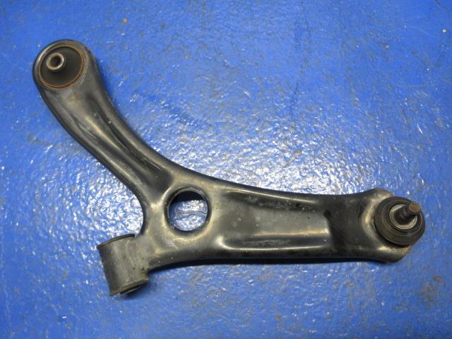 【中古】中古部品 スペーシア MK42S 右フロントロアアーム 【3310270100-000014574651720】