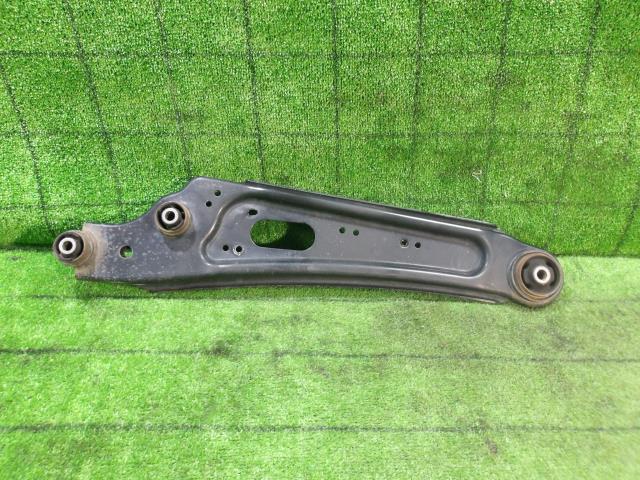 【中古】中古部品 ルークス B47A 右リアロアアーム 【3330420100-241224000151820】