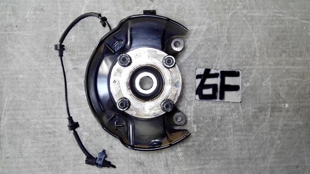 【中古】中古部品 N−BOX JF1 右フロントナックルハブ 【3310050100-230818000344310】