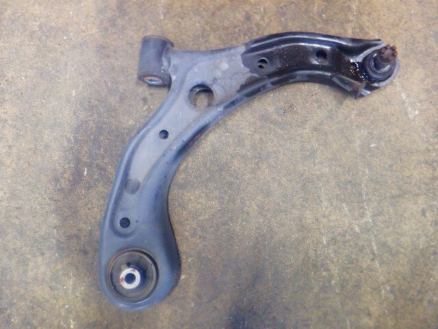 【中古】中古部品 N−BOX JF1 右フロントロアアーム 【3340140100-000024253351720】