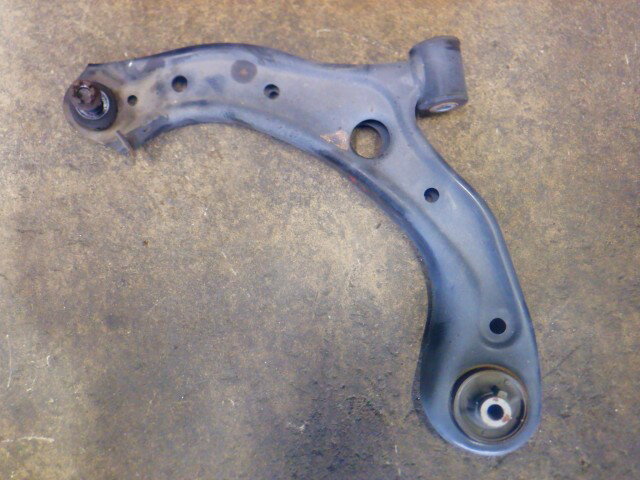 【中古】中古部品 N−BOX JF1 左フロントロアアーム 【3340140100-000024253351740】