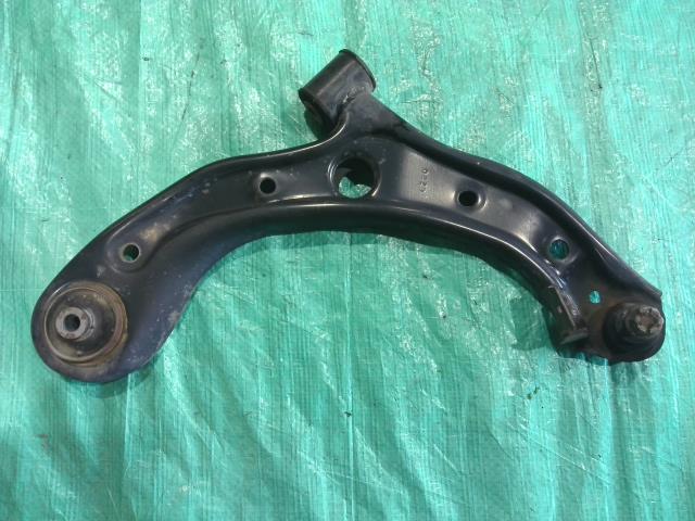 【中古】中古部品 N−BOX JF1 右フロントロアアーム 【3310090100-202412107251720】