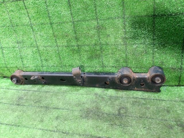 【中古】中古部品 ムーヴ LA110S 右リアロアアーム 【3330420100-250111000151820】