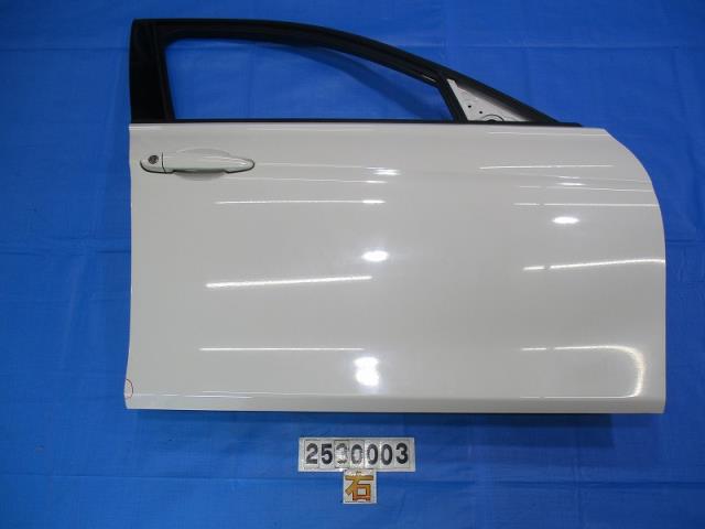 Rakuten - 【中古】中古部品 BMW 3シリーズ 3A20 右フロントドア 【3310040100-000253000313100】