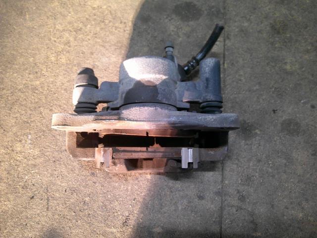 【中古】中古部品 ハイゼット S200V 左フロントキャリパー 【3310410000-000223067844360】