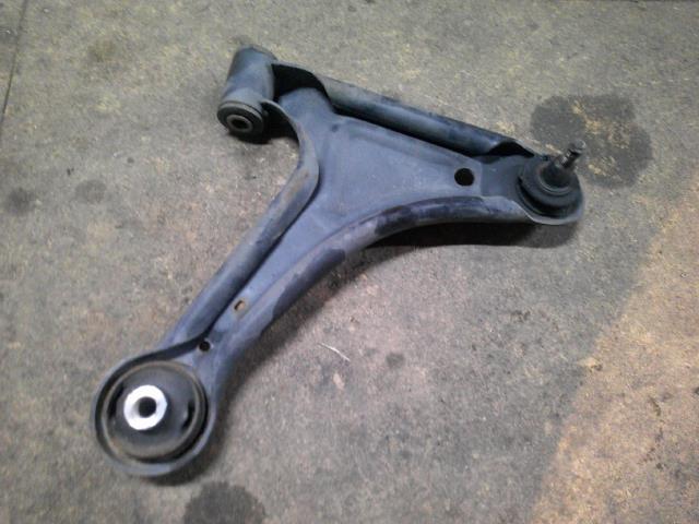 【中古】中古部品 ハイゼット S200V 左フロントロアアーム 【3310410000-000223067851740】