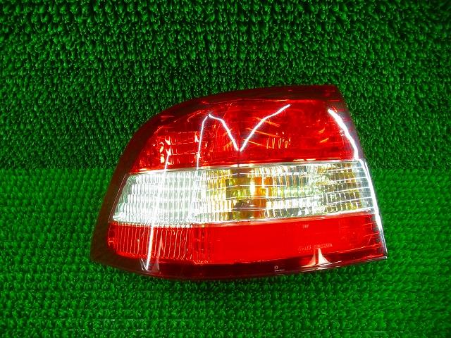 【中古】中古部品 ウィンダム MCV21 左テールランプ 【3330210100-000037010015600】