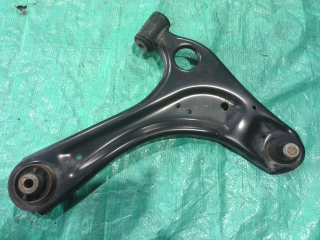 【中古】中古部品 ハイゼット S510P 右フロントロアアーム 【3310090100-202501001651720】